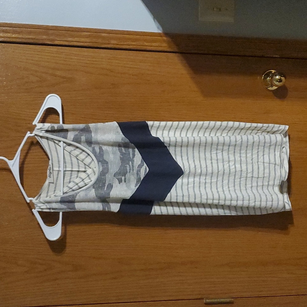 Camo striped tanktop. Navy blue & cream